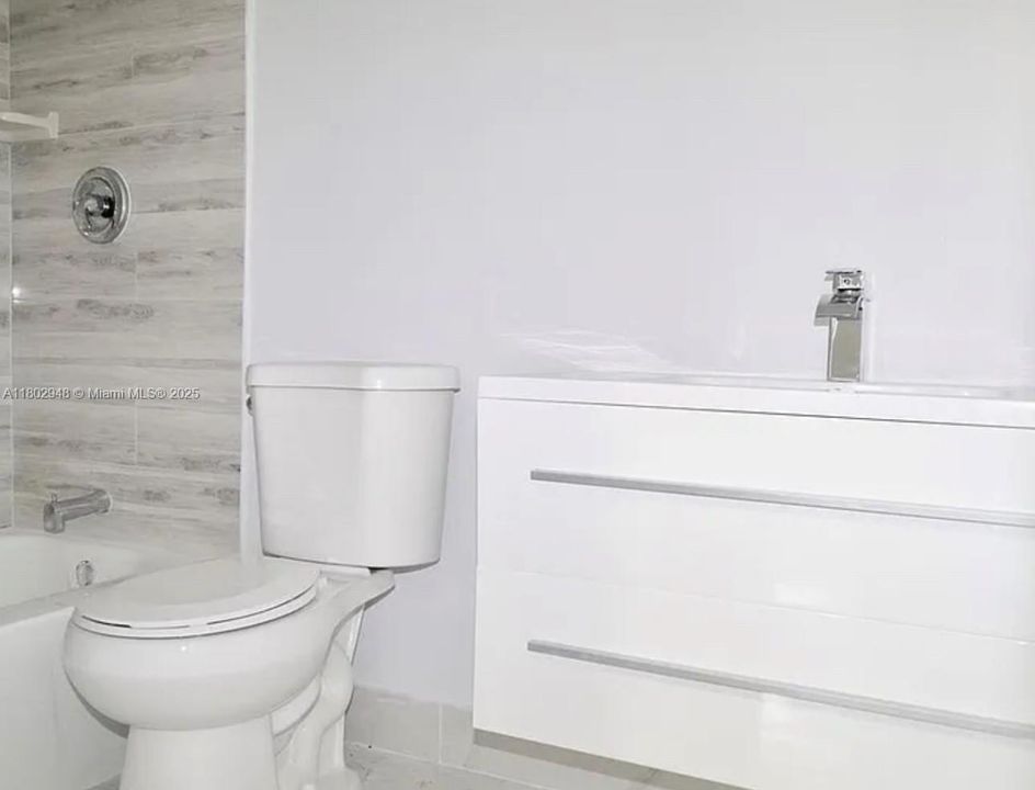 For Sale: $230,000 (2 beds, 2 baths, 1170 Square Feet)