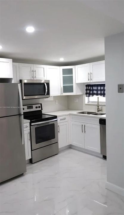 For Sale: $230,000 (2 beds, 2 baths, 1170 Square Feet)
