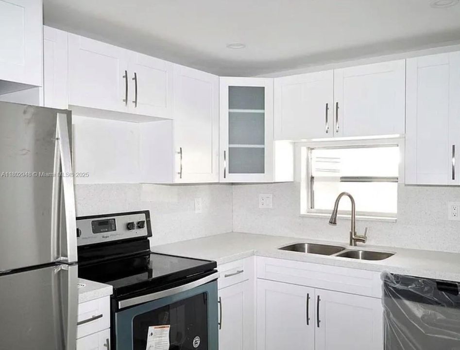 For Sale: $230,000 (2 beds, 2 baths, 1170 Square Feet)