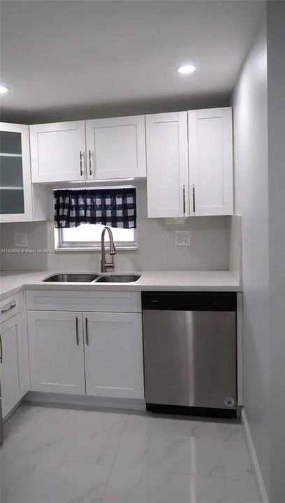 For Sale: $230,000 (2 beds, 2 baths, 1170 Square Feet)