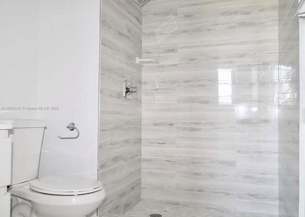 For Sale: $230,000 (2 beds, 2 baths, 1170 Square Feet)