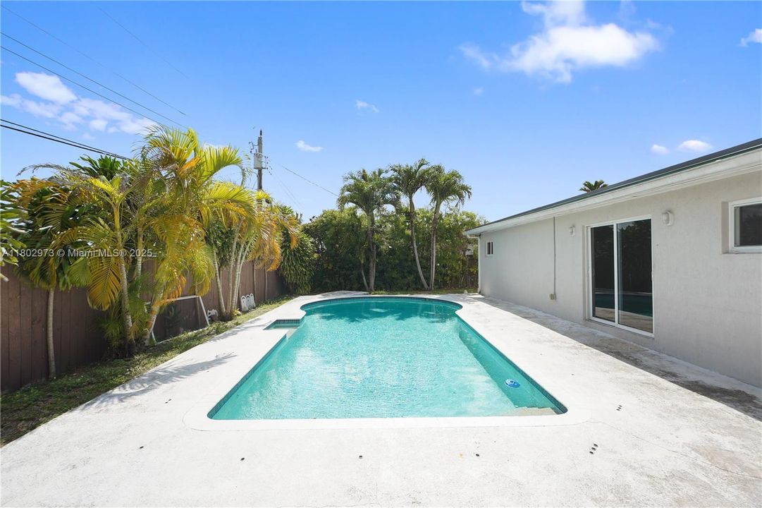 Recientemente alquilado: $4,900 (4 camas, 2 baños, 1740 Pies cuadrados)