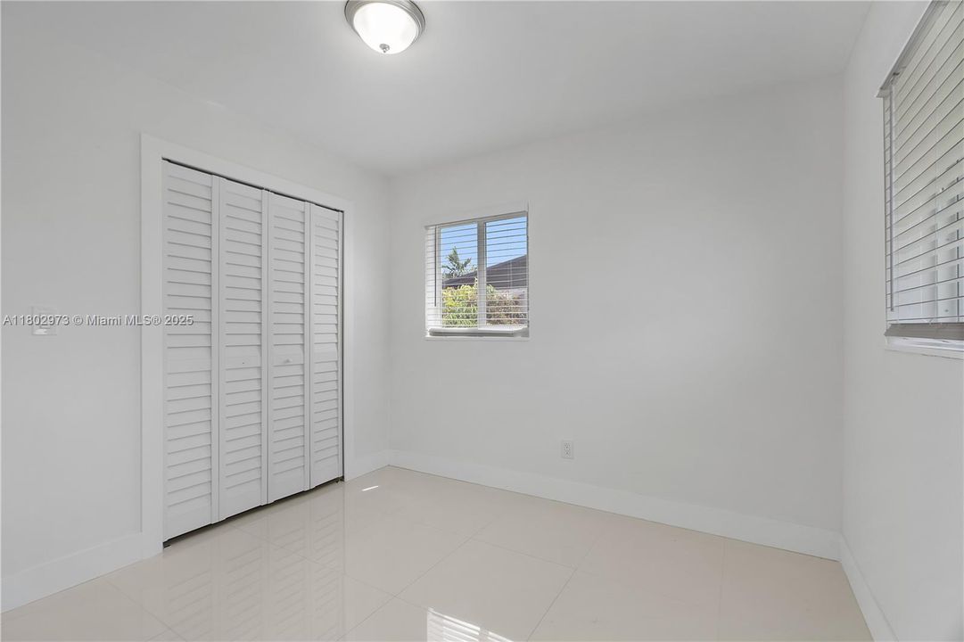 Recientemente alquilado: $4,900 (4 camas, 2 baños, 1740 Pies cuadrados)