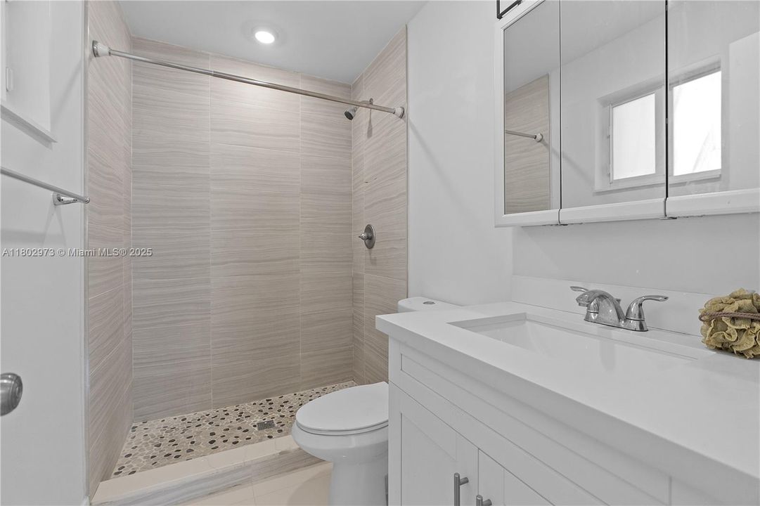 Recientemente alquilado: $4,900 (4 camas, 2 baños, 1740 Pies cuadrados)