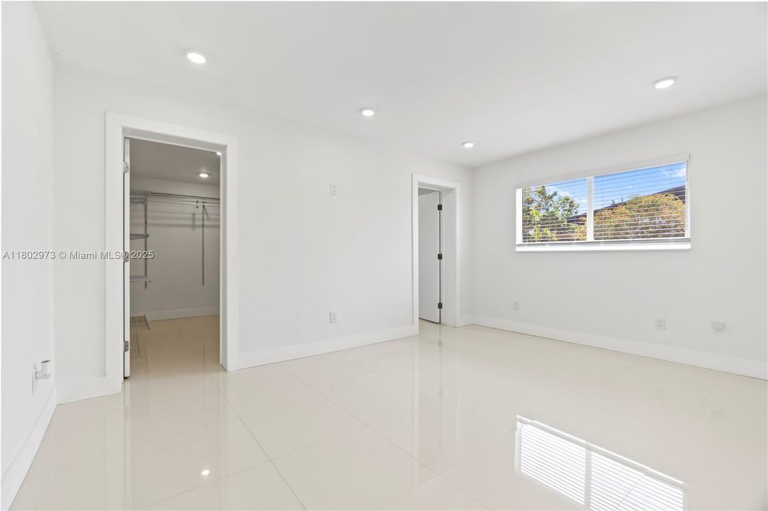 Recientemente alquilado: $4,900 (4 camas, 2 baños, 1740 Pies cuadrados)