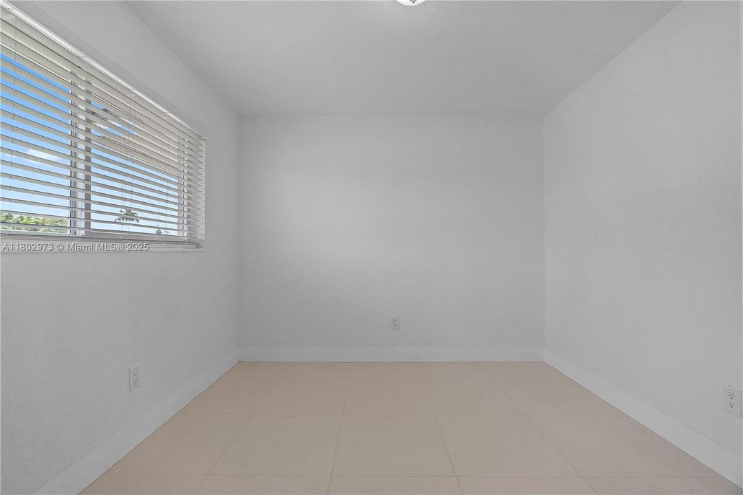 Recientemente alquilado: $4,900 (4 camas, 2 baños, 1740 Pies cuadrados)