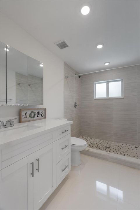 Recientemente alquilado: $4,900 (4 camas, 2 baños, 1740 Pies cuadrados)