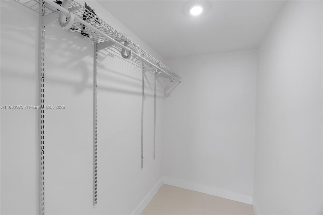 Recientemente alquilado: $4,900 (4 camas, 2 baños, 1740 Pies cuadrados)