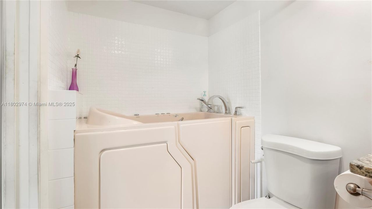 На продажу: $88,900 (1 спален, 1 ванн, 719 Квадратных фут)