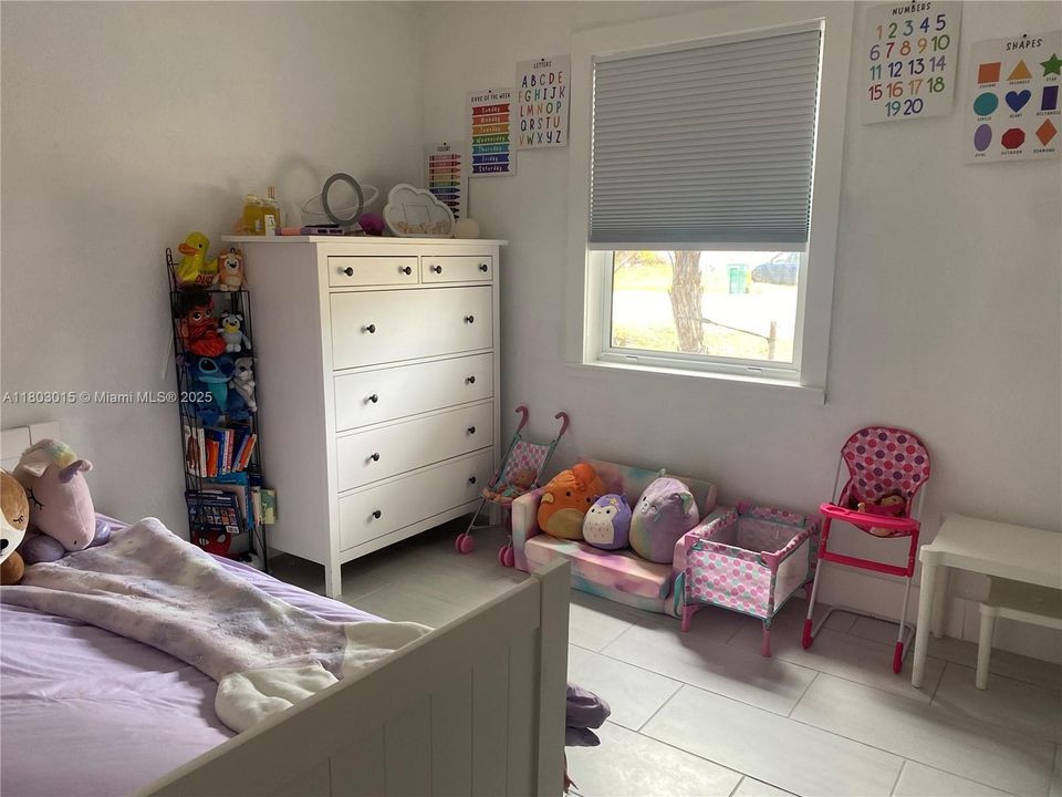 На продажу: $425,000 (3 спален, 1 ванн, 1289 Квадратных фут)