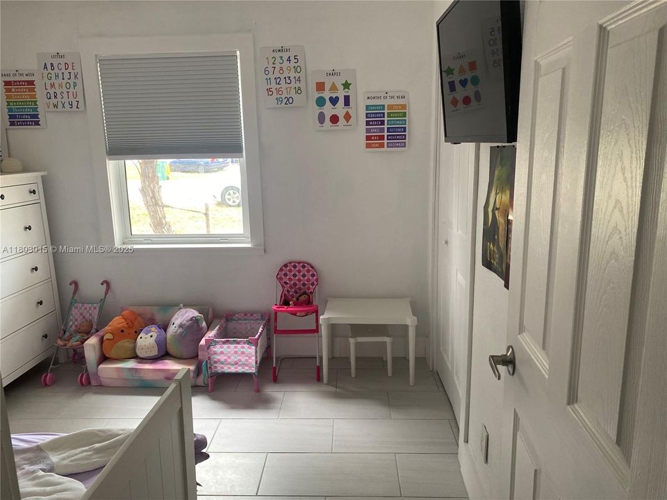 На продажу: $425,000 (3 спален, 1 ванн, 1289 Квадратных фут)