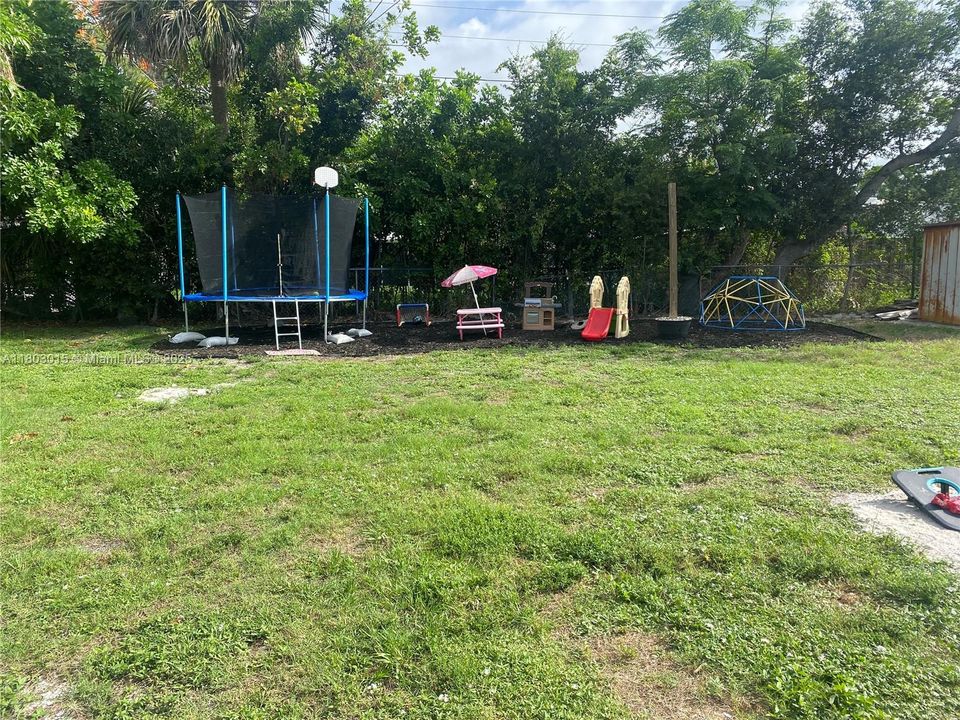 На продажу: $425,000 (3 спален, 1 ванн, 1289 Квадратных фут)