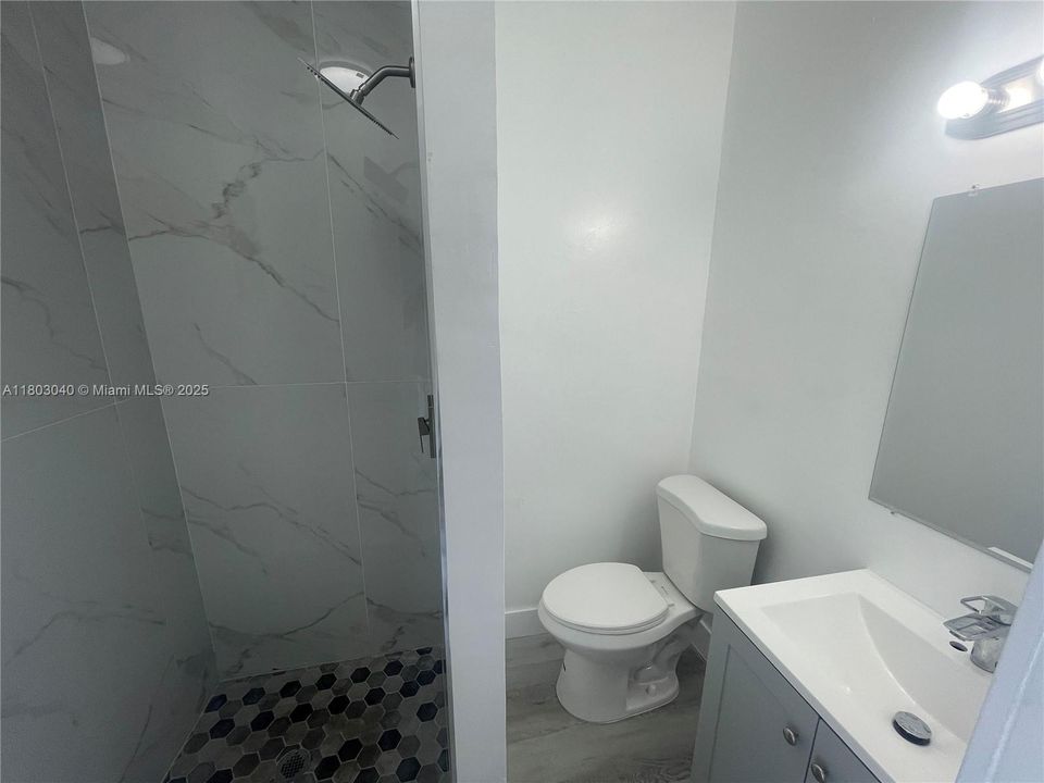 合同活跃: $1,095 (0 贝兹, 1 浴室, 500 平方英尺)