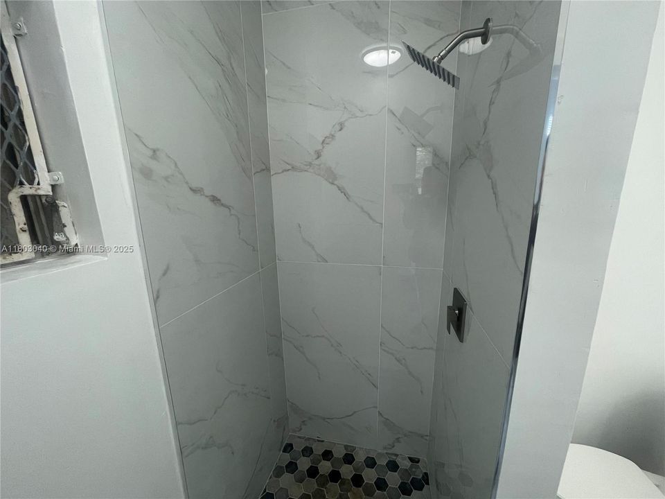 合同活跃: $1,095 (0 贝兹, 1 浴室, 500 平方英尺)