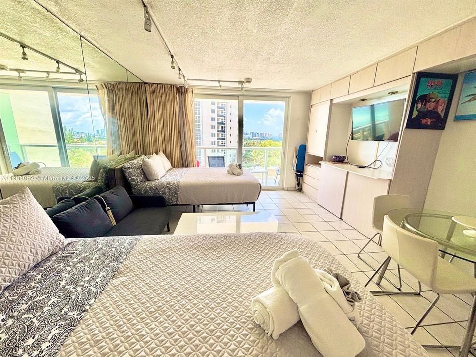 На продажу: $189,900 (0 спален, 1 ванн, 360 Квадратных фут)