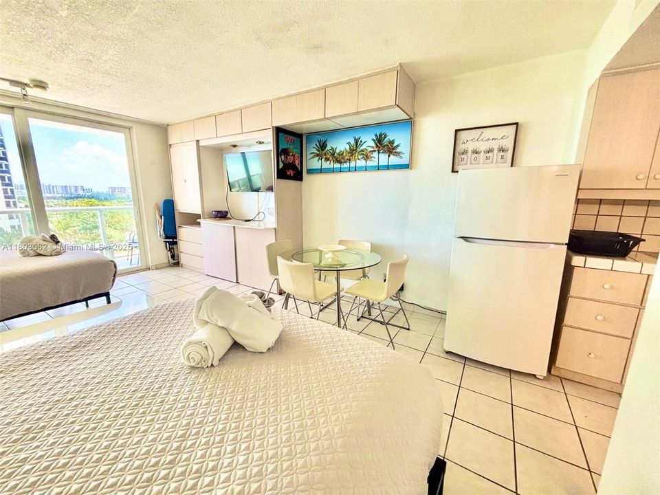 На продажу: $189,900 (0 спален, 1 ванн, 360 Квадратных фут)