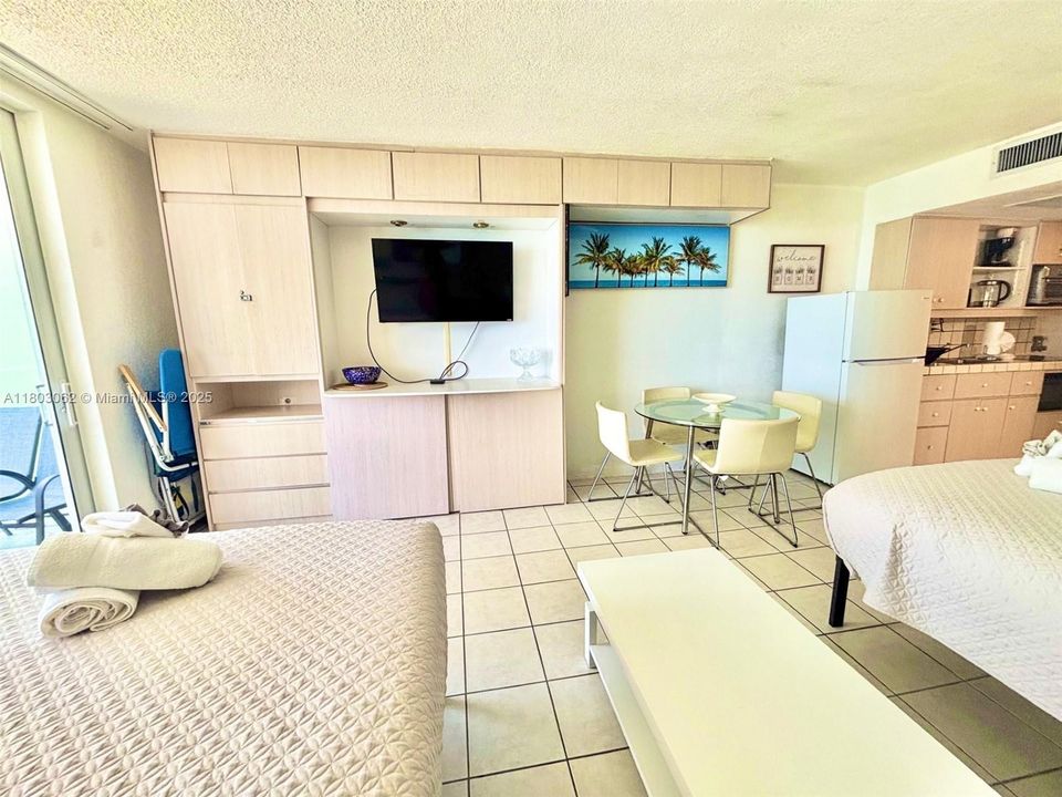 На продажу: $189,900 (0 спален, 1 ванн, 360 Квадратных фут)