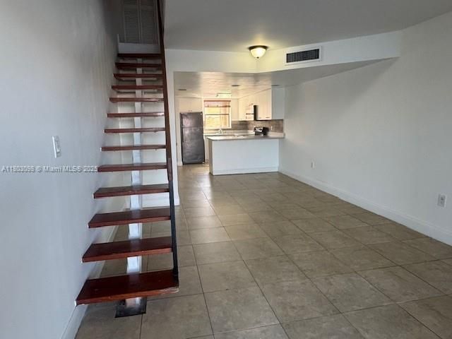 Недавно арендовано: $2,000 (2 спален, 1 ванн, 993 Квадратных фут)