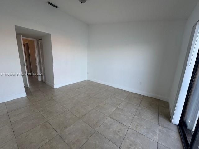 Недавно арендовано: $2,000 (2 спален, 1 ванн, 993 Квадратных фут)