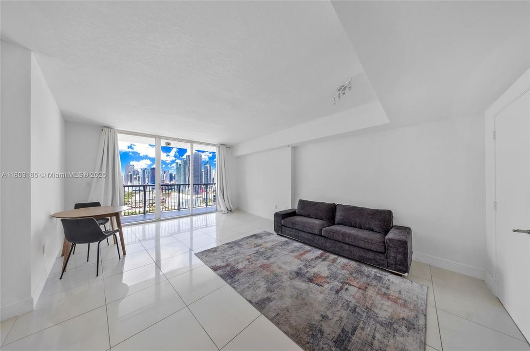 На продажу: $335,000 (0 спален, 1 ванн, 503 Квадратных фут)