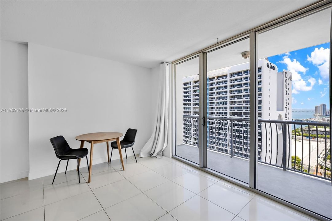 На продажу: $335,000 (0 спален, 1 ванн, 503 Квадратных фут)