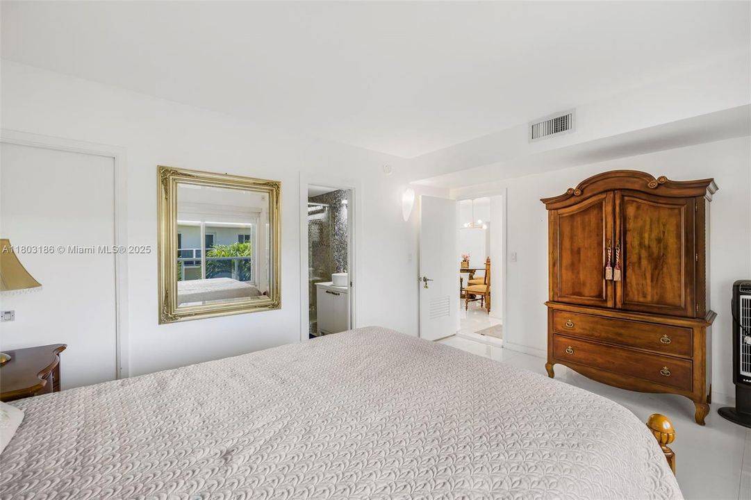 Vendido Recientemente: $615,000 (2 camas, 2 baños, 1230 Pies cuadrados)