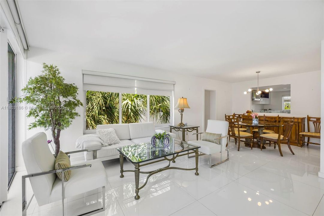 Vendido Recientemente: $615,000 (2 camas, 2 baños, 1230 Pies cuadrados)