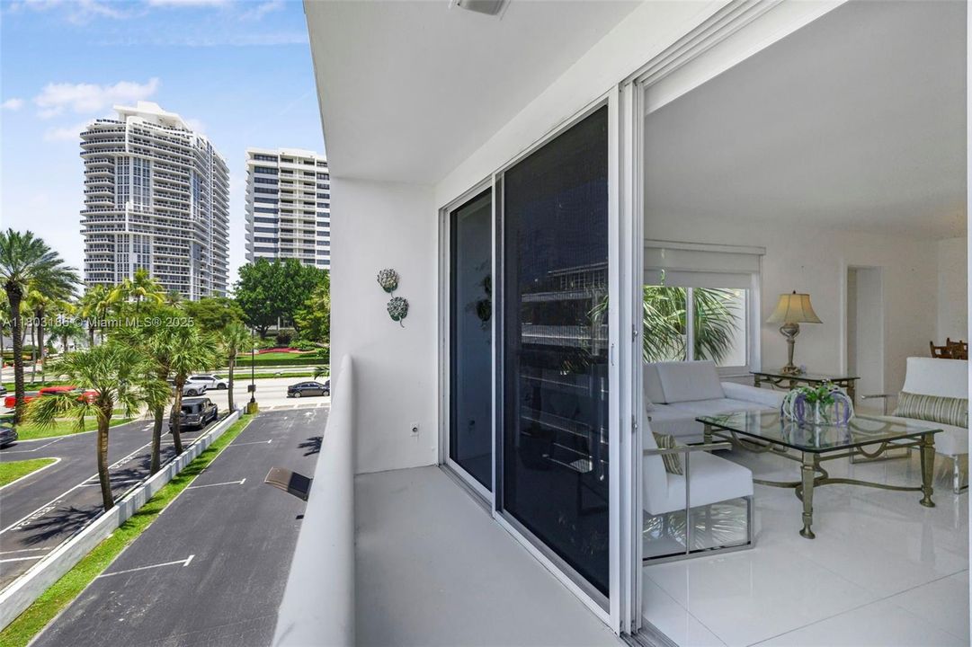 Vendido Recientemente: $615,000 (2 camas, 2 baños, 1230 Pies cuadrados)