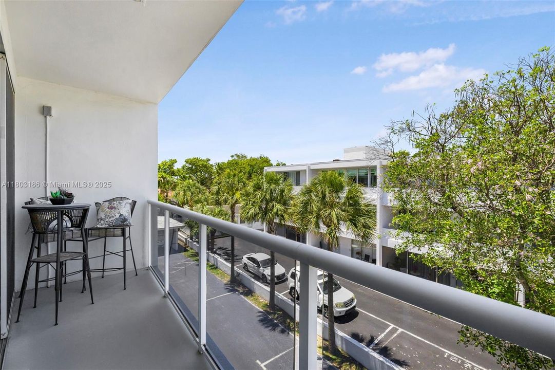 Vendido Recientemente: $615,000 (2 camas, 2 baños, 1230 Pies cuadrados)