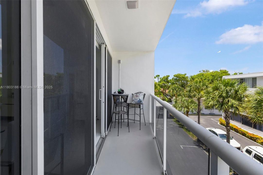 Vendido Recientemente: $615,000 (2 camas, 2 baños, 1230 Pies cuadrados)