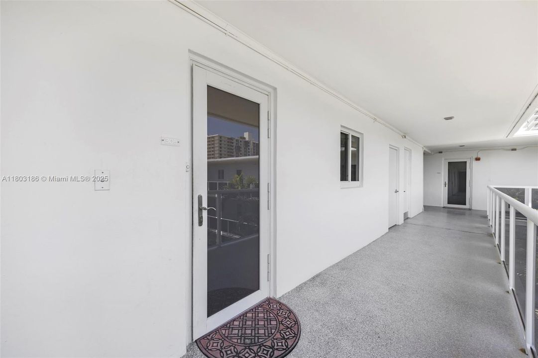 Vendido Recientemente: $615,000 (2 camas, 2 baños, 1230 Pies cuadrados)