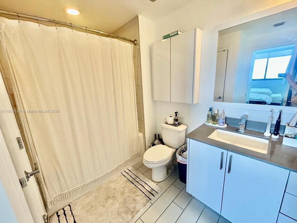 最近售出: $475,000 (1 贝兹, 1 浴室, 945 平方英尺)