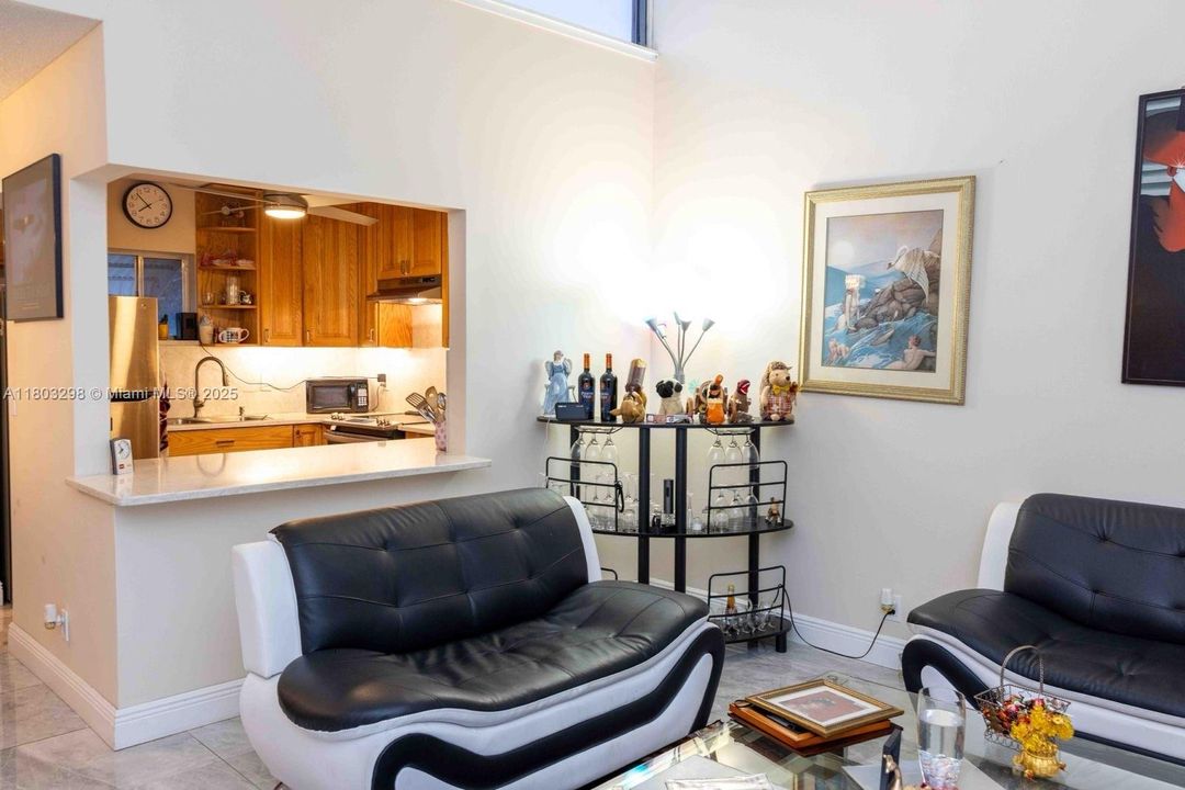 最近售出: $184,900 (2 贝兹, 2 浴室, 1103 平方英尺)