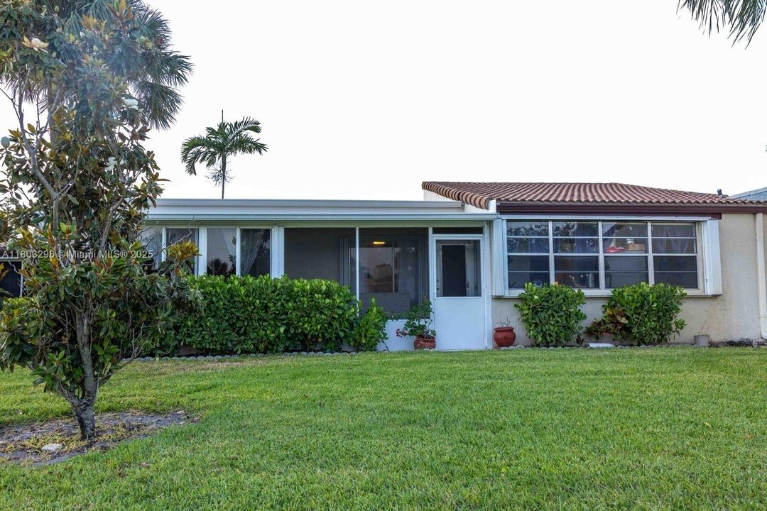 最近售出: $184,900 (2 贝兹, 2 浴室, 1103 平方英尺)