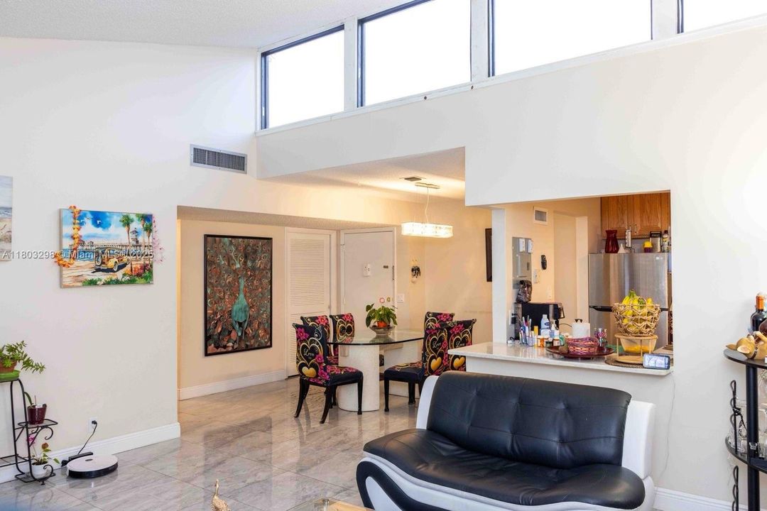 最近售出: $184,900 (2 贝兹, 2 浴室, 1103 平方英尺)