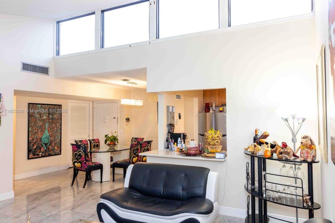 最近售出: $184,900 (2 贝兹, 2 浴室, 1103 平方英尺)