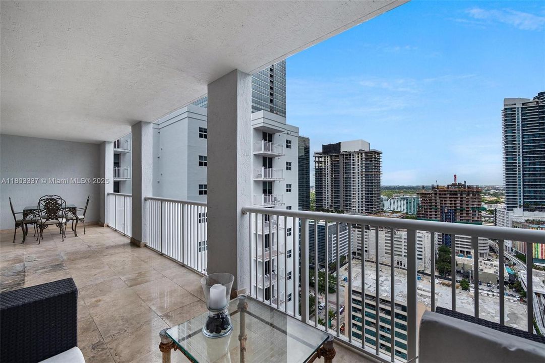 最近售出: $499,900 (2 贝兹, 2 浴室, 942 平方英尺)