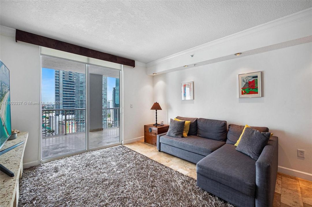 最近售出: $499,900 (2 贝兹, 2 浴室, 942 平方英尺)