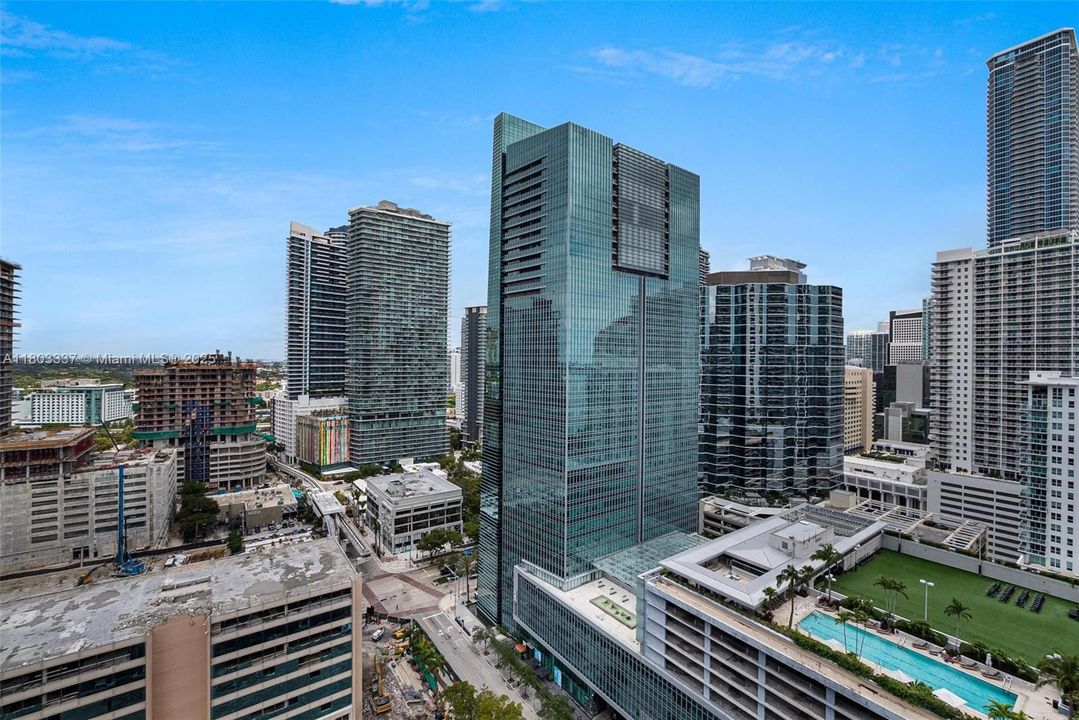 最近售出: $499,900 (2 贝兹, 2 浴室, 942 平方英尺)