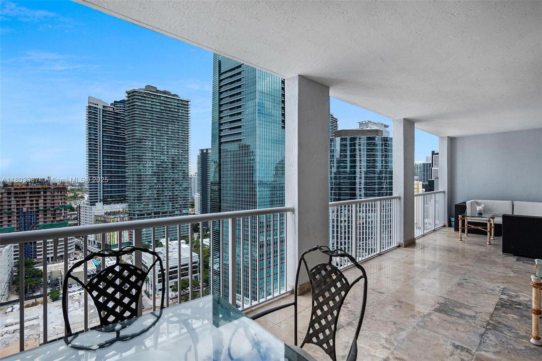 最近售出: $499,900 (2 贝兹, 2 浴室, 942 平方英尺)