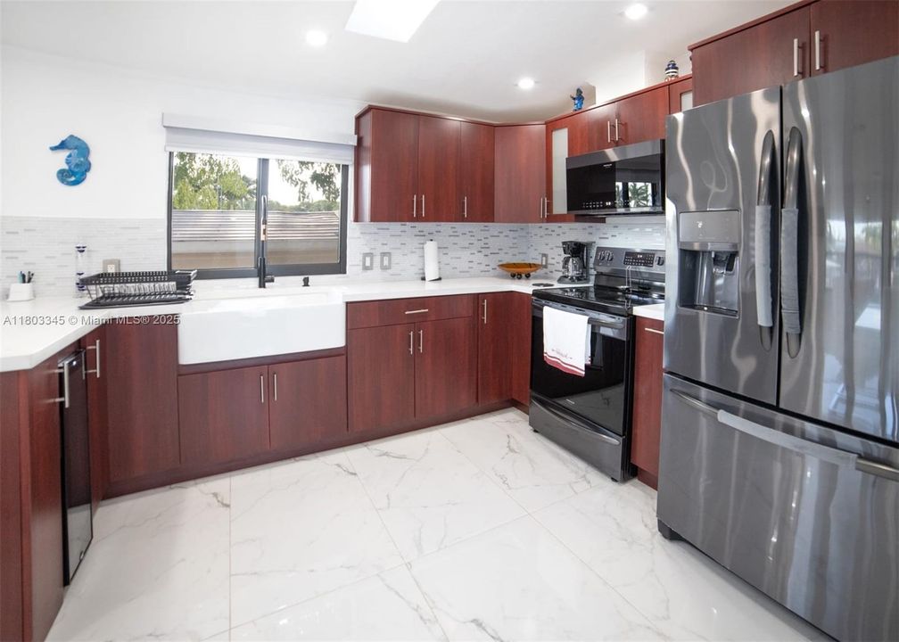 最近售出: $805,000 (2 贝兹, 2 浴室, 882 平方英尺)