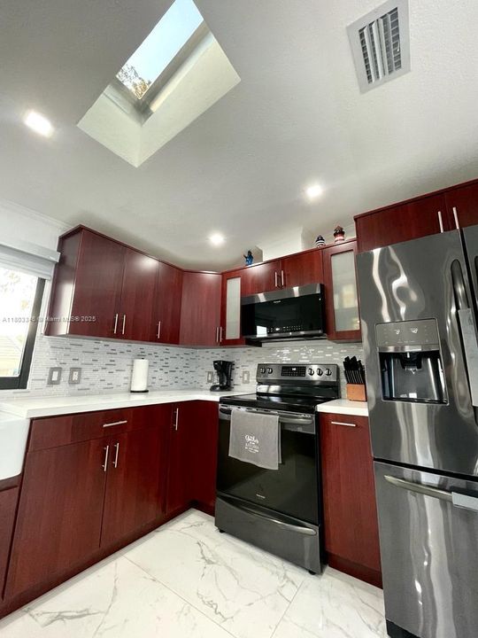 最近售出: $805,000 (2 贝兹, 2 浴室, 882 平方英尺)