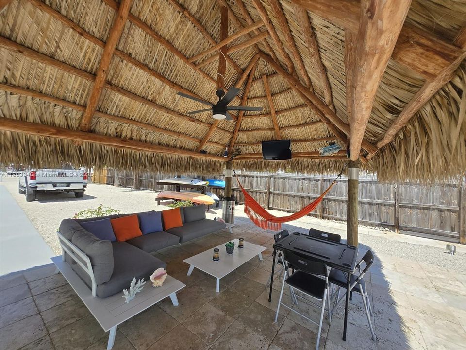 最近售出: $805,000 (2 贝兹, 2 浴室, 882 平方英尺)