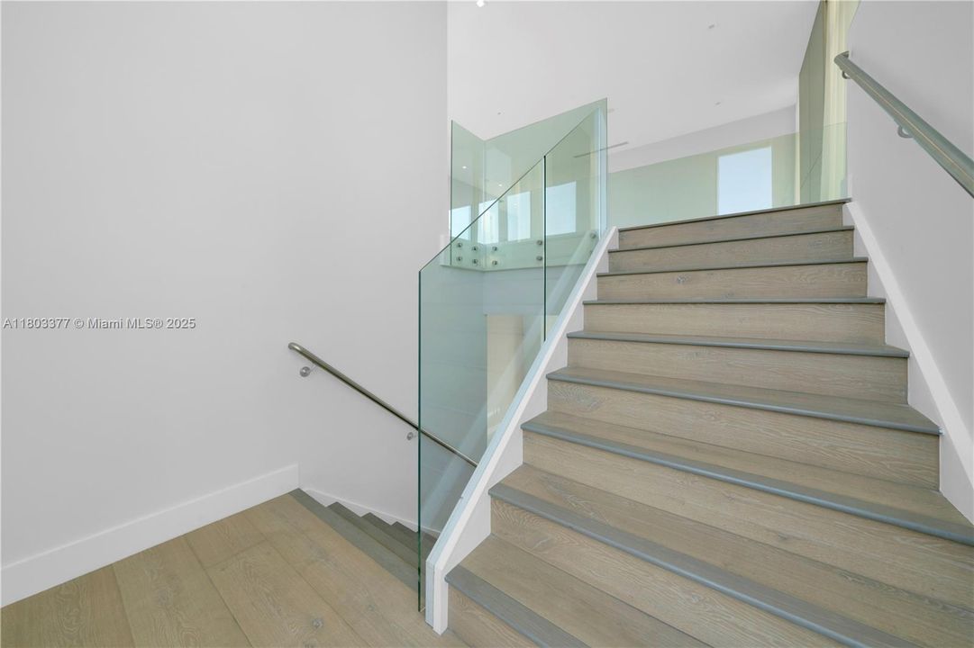 Active With Contract: $2,200,000 (5 beds, 5 baths, 3911 Square Feet)