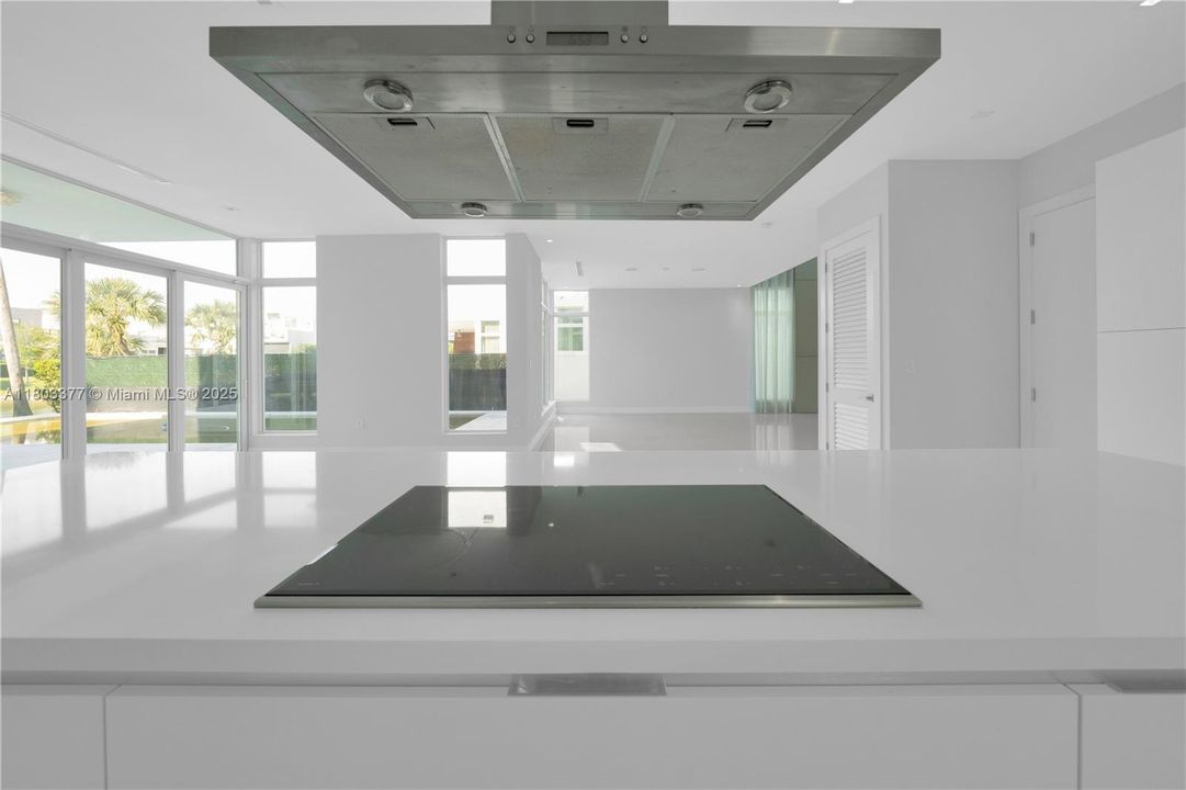 Active With Contract: $2,200,000 (5 beds, 5 baths, 3911 Square Feet)