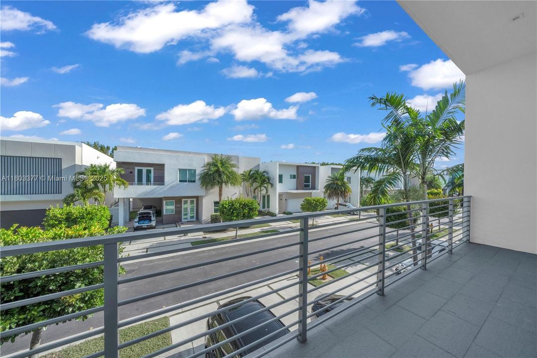 Active With Contract: $2,200,000 (5 beds, 5 baths, 3911 Square Feet)