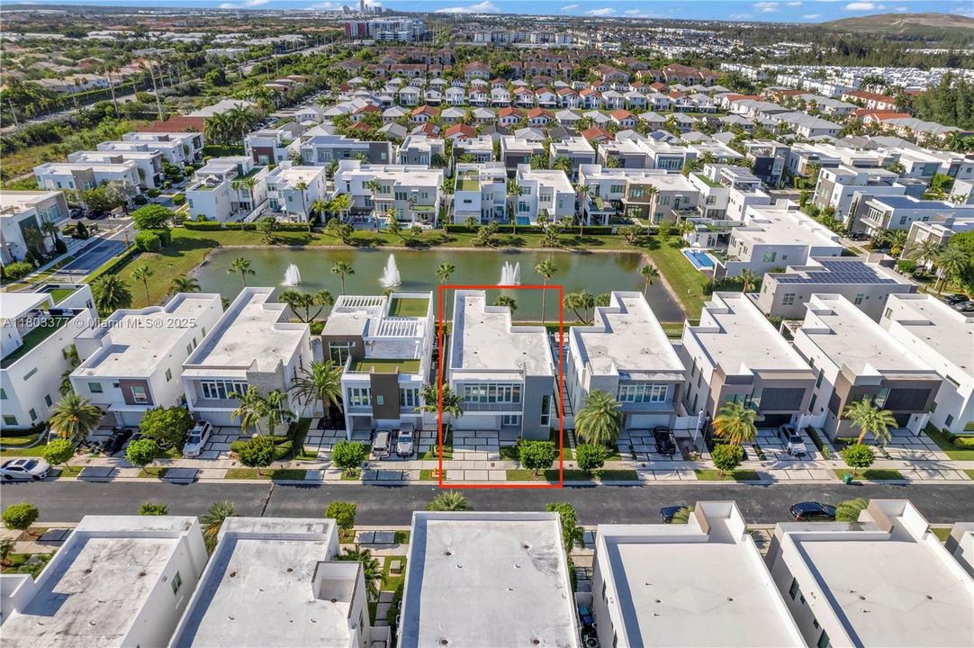 Active With Contract: $2,200,000 (5 beds, 5 baths, 3911 Square Feet)