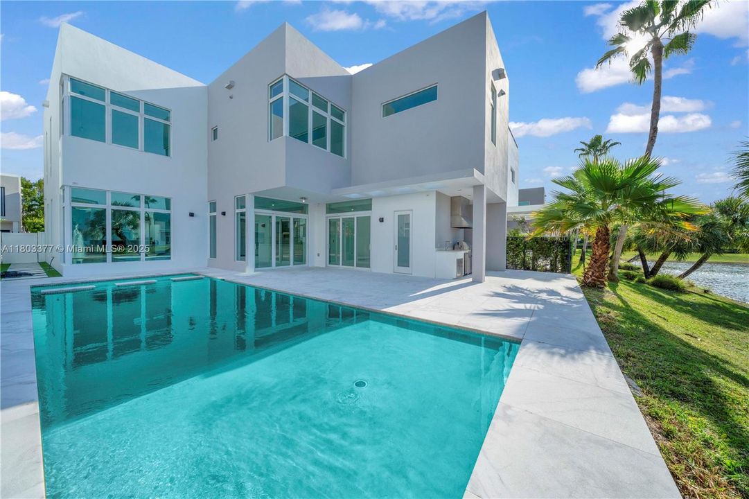 Active With Contract: $2,200,000 (5 beds, 5 baths, 3911 Square Feet)