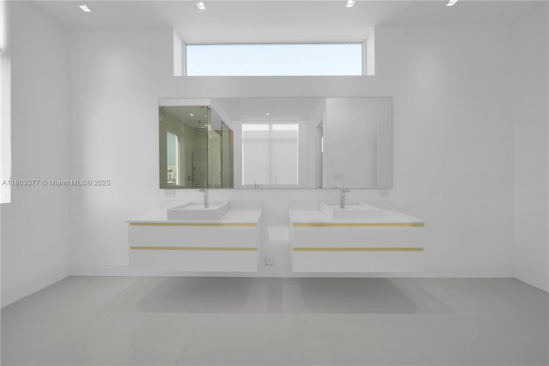 Active With Contract: $2,200,000 (5 beds, 5 baths, 3911 Square Feet)