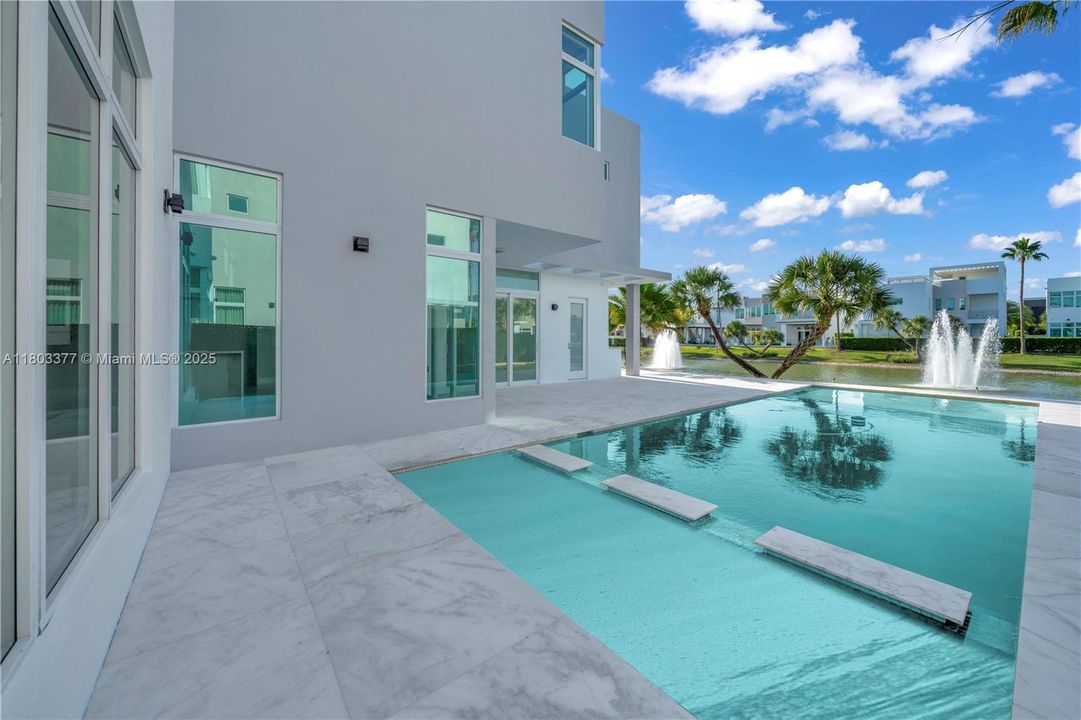 Active With Contract: $2,200,000 (5 beds, 5 baths, 3911 Square Feet)